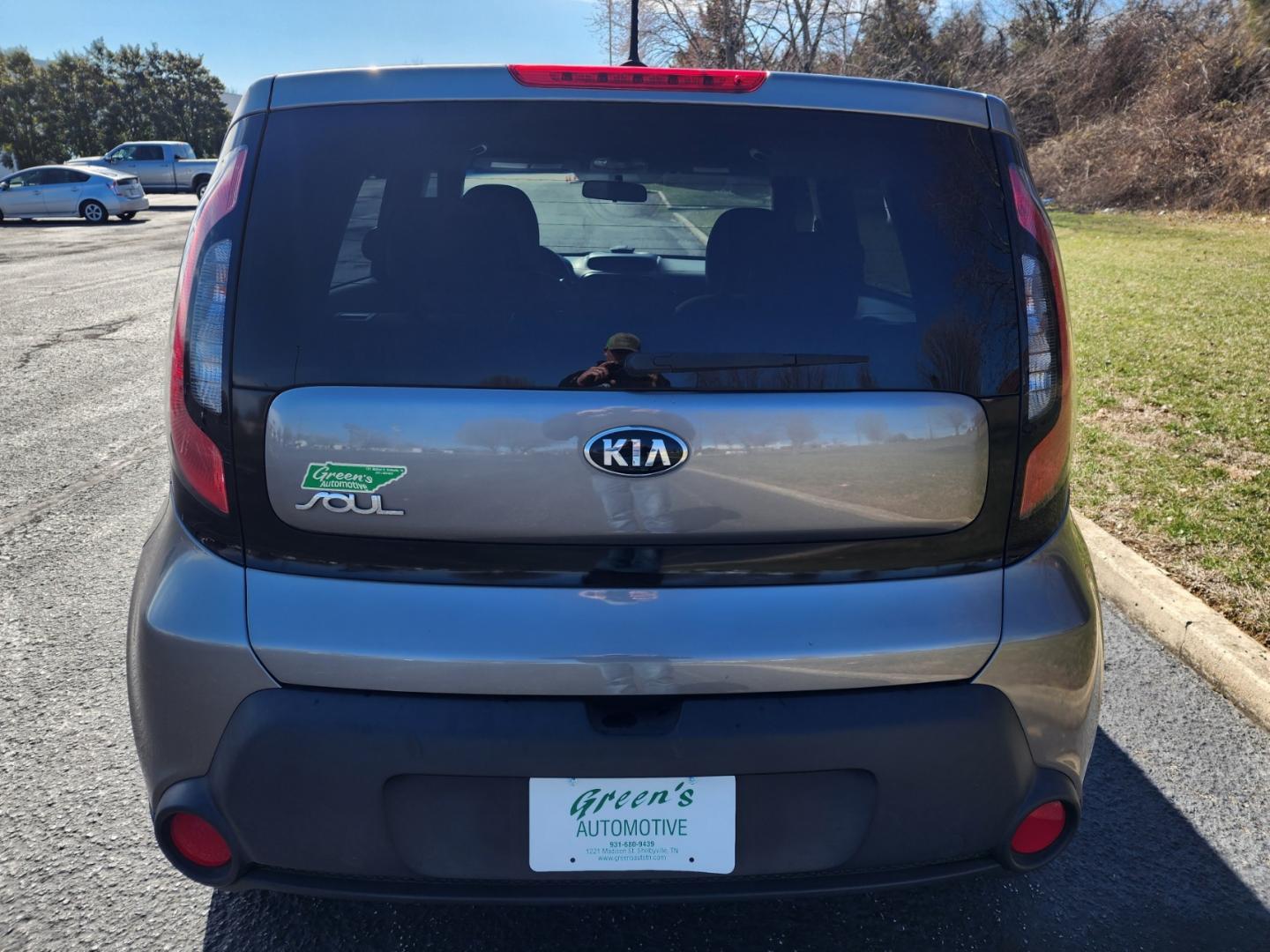 2016 Gray /Gray Kia Soul Base (KNDJN2A2XG7) with an 1.6 4cyl. engine, Automatic transmission, located at 1221 Madison St., Shelbyville, TN, 37160, (931) 680-9439, 0.000000, 0.000000 - Photo#2